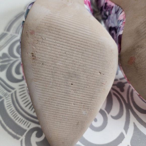 Elle Floral Pumps, Size 8.5, Very Gently Used - Picture 9 of 10